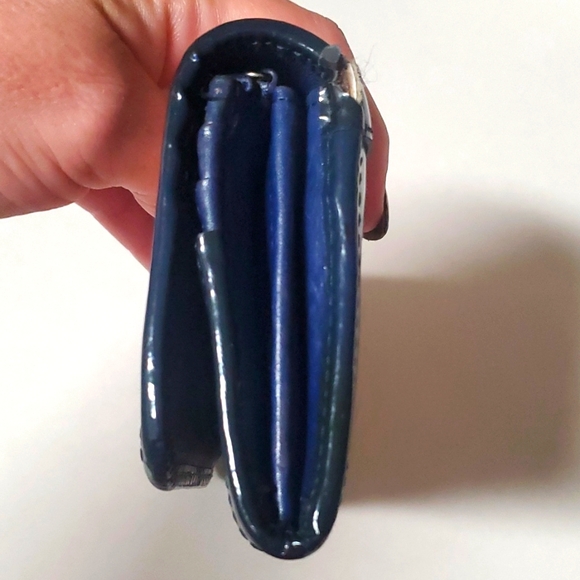 Burberry navy patten leather and canvas signature wallet. - Picture 11 of 13